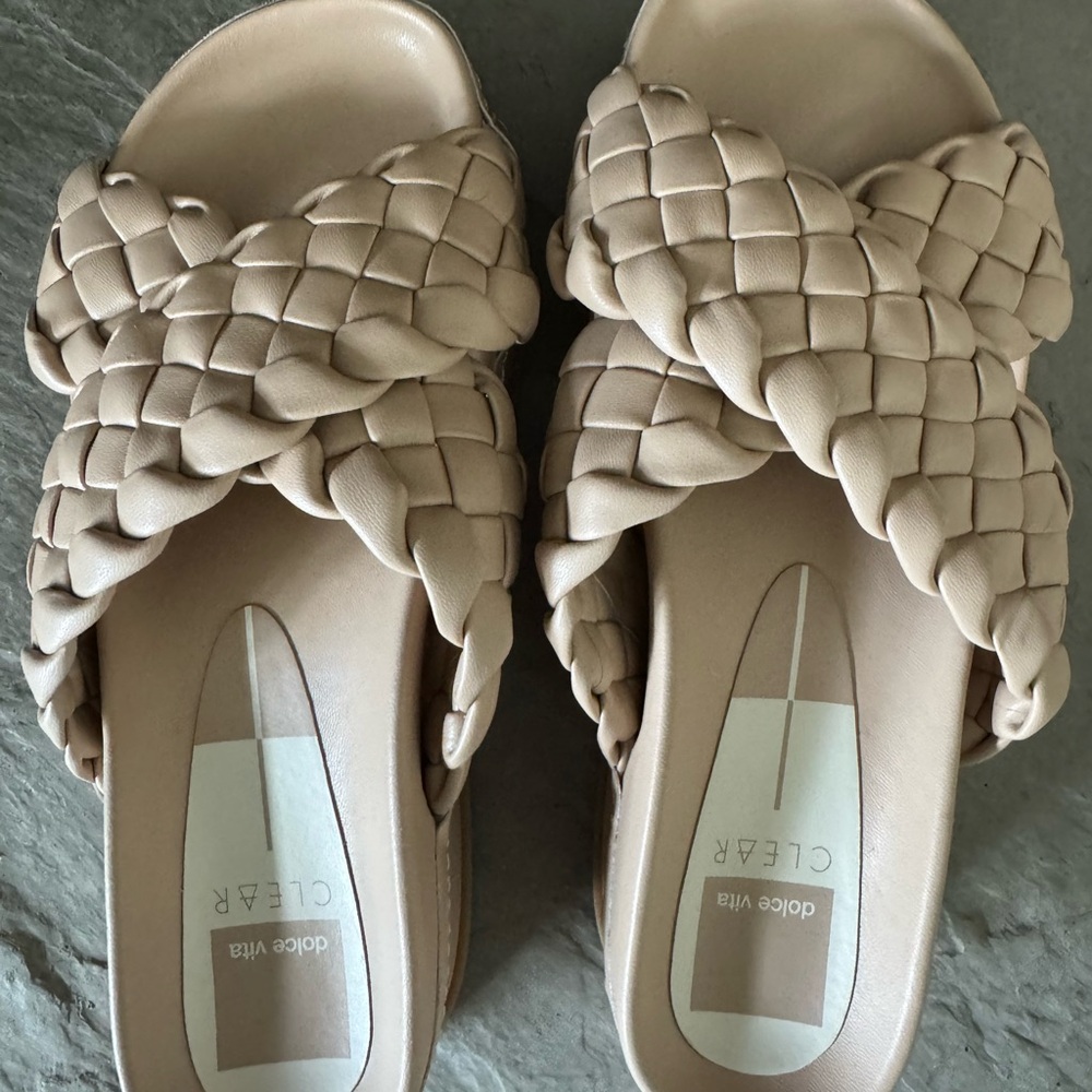 Dolce Vita Women's Tan Sandals